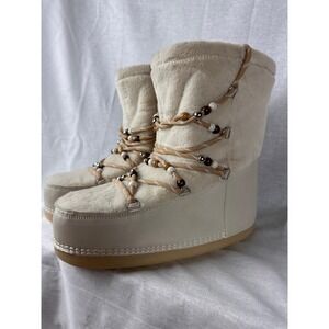 Universal Thread Zenita Cream Faux Fur Moon Boots Water Repellent Beaded Size 9